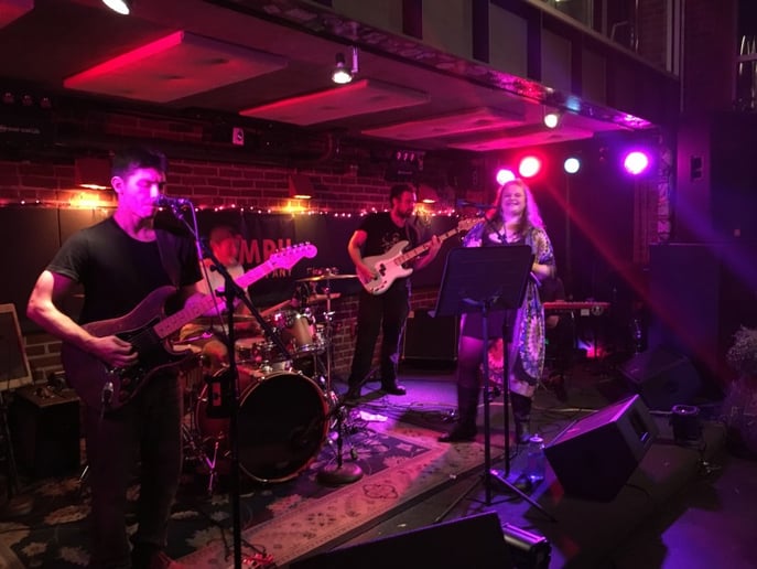 Gallery photo 1 of Essie & the Big Chill
