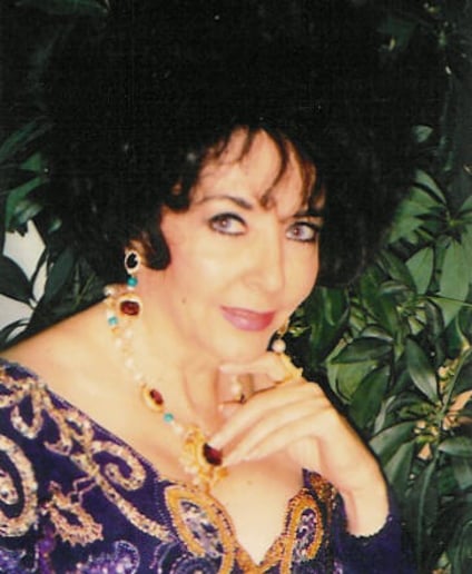 Gallery photo 7 of Janie as Elizabeth Taylor