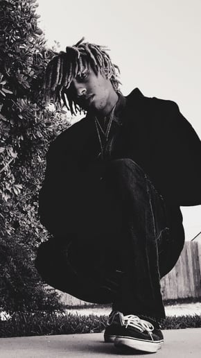 Gallery photo 8 of Evan Sauciere