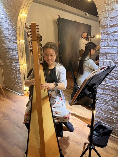 Gallery photo 4 of Evelyn Nguyen - Harpist
