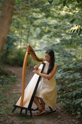 Gallery photo 8 of Evelyn Nguyen - Harpist