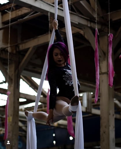 Gallery photo 3 of Evelyn Violetear