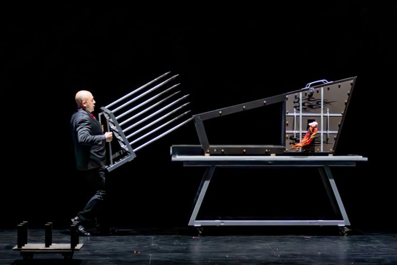Gallery photo 4 of Scott Anderson's Evening of Illusion