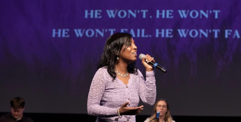 Gallery photo 1 of Ever Praise Singer
