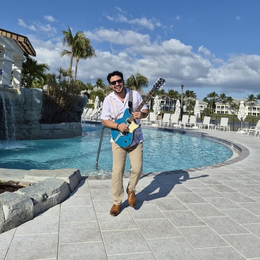 Gallery photo 1 of Everton Azevedo - Live Guitarist