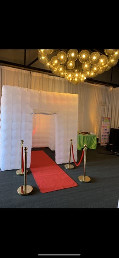 Gallery photo 1 of Everything Glamour Party Entertainment