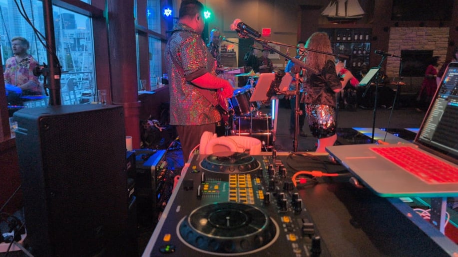 Gallery photo 13 of Evolution Band & DJ Entertainment