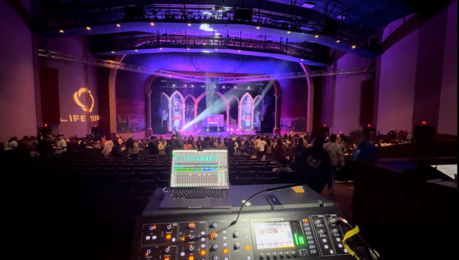 Gallery photo 2 of Sound engineer, PA and backline rental