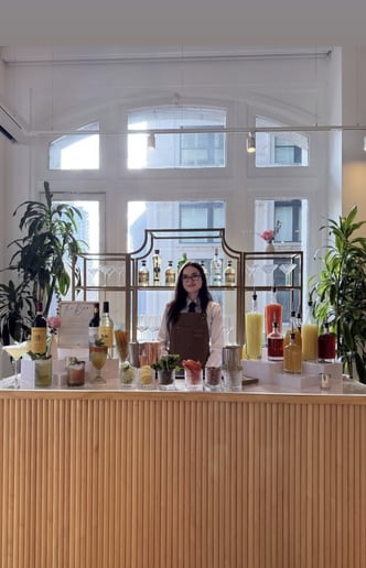 Gallery photo 1 of Experienced Bartender