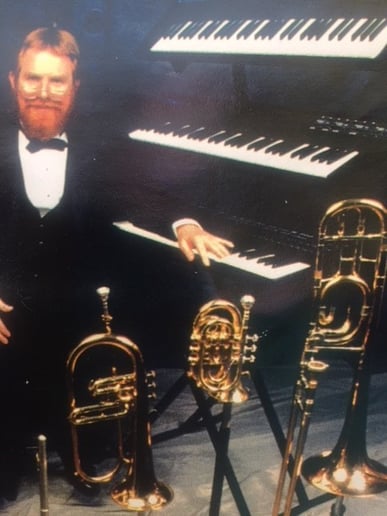 Gallery photo 1 of Experienced bone player with chops!