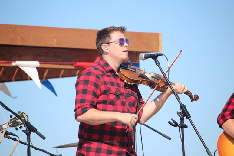 Gallery photo 1 of Experienced fiddler for any style