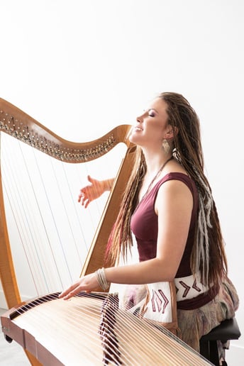 Gallery photo 5 of Experienced Harpist & Harp Faery