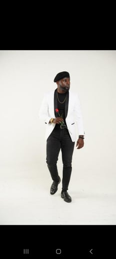Gallery photo 7 of Eye T The Chosen One