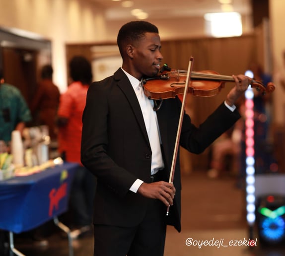 Gallery photo 1 of Ezekiel-Violinist