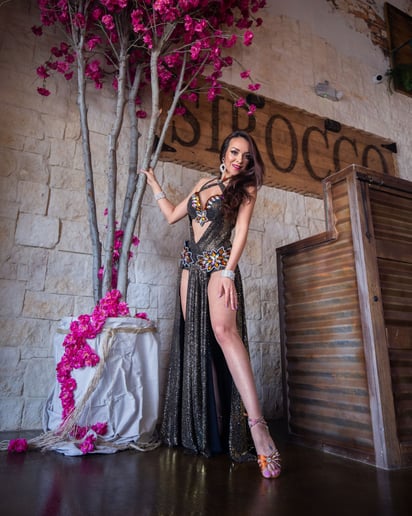 Gallery photo 5 of Fabulous Fire Eating Bellydancer