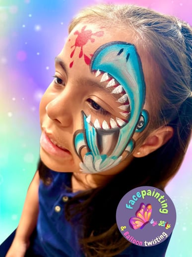 Gallery photo 10 of Face Painting and Balloon Twisting Lily