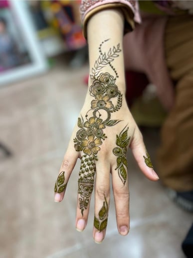 Gallery photo 4 of Face Painting and Henna Art