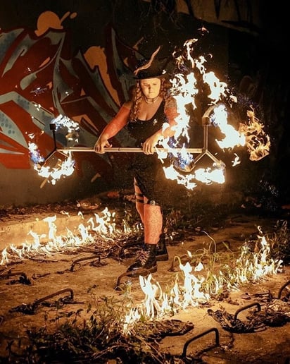 Gallery photo 1 of Lady Pyromancer