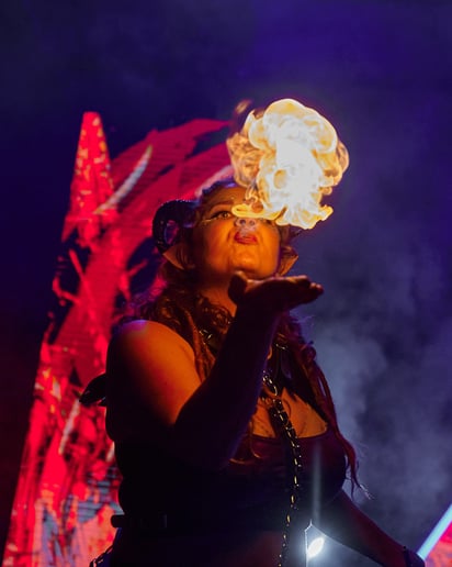 Gallery photo 7 of Lady Pyromancer
