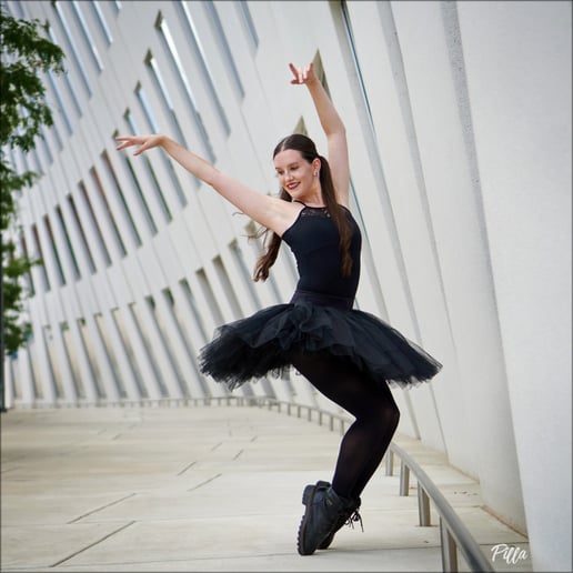 Gallery photo 4 of Fallon - Ballet Dancer