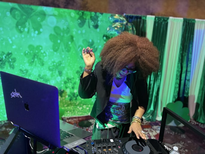 Gallery photo 1 of Fathom Dj