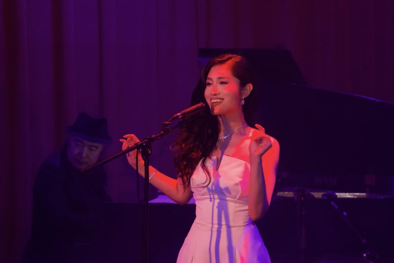 Gallery photo 8 of Feifei Yang | Erhu Virtuoso | Singer