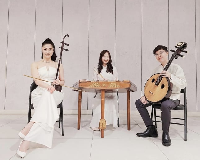 Gallery photo 6 of Feifei Yang | Erhu Virtuoso | Singer