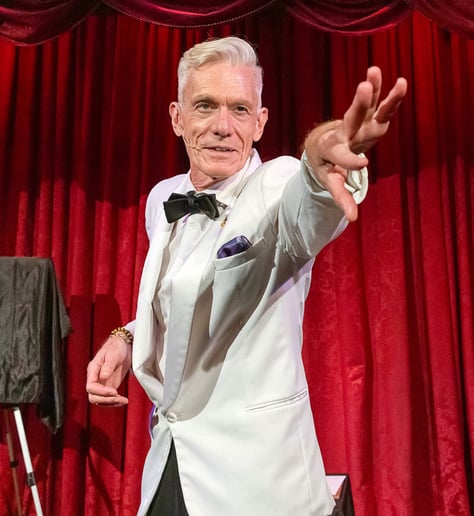 Gallery photo 5 of Felix Jones Magic