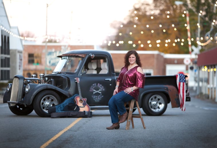 Gallery photo 3 of Female Country Singer - Leigh Pollari
