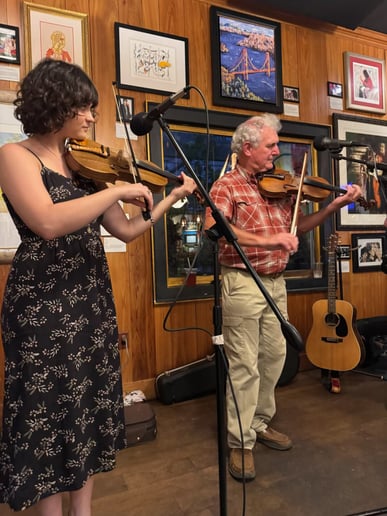 Gallery photo 3 of Fiddlin' Hayley King