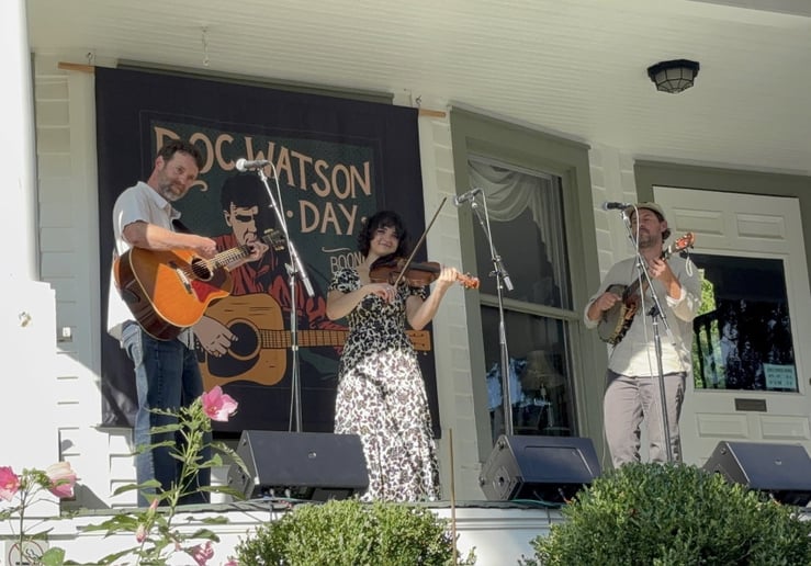 Gallery photo 6 of Fiddlin' Hayley King