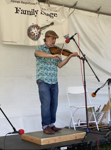 Gallery photo 1 of Fiddlin’ Mo