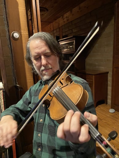 Gallery photo 4 of Fiddlin’ Mo
