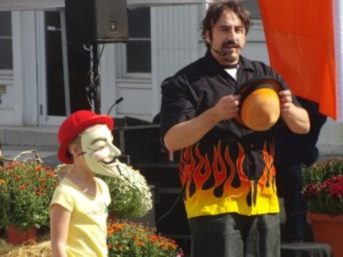 Gallery photo 15 of Keith Leaf - Amazing Fire Juggler