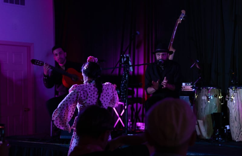 Gallery photo 1 of Flamenco Esele