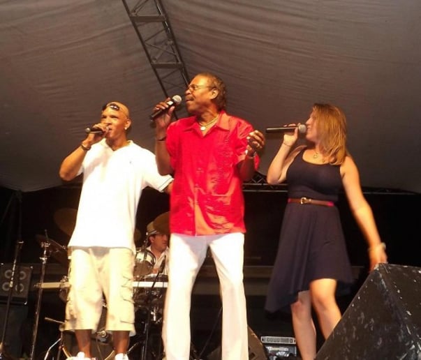 Gallery photo 5 of FlashBack the party band