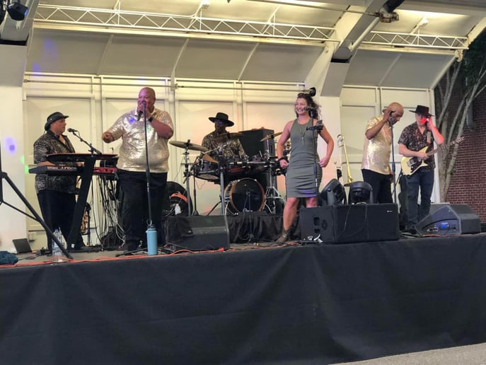 Gallery photo 20 of FlashBack the party band