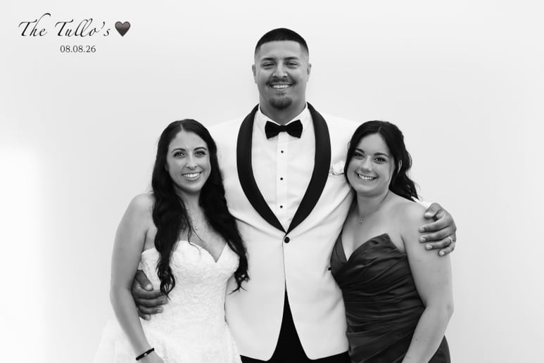 Gallery photo 10 of Flawless Pix Photo Booths, LLC