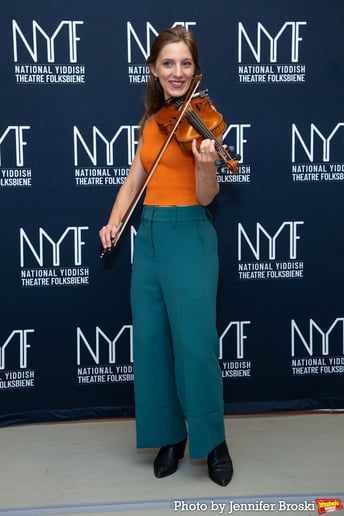 Gallery photo 4 of Fiddler on the Loop