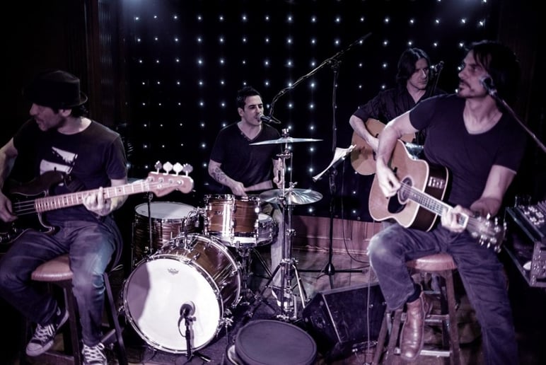 Gallery photo 1 of FMLive