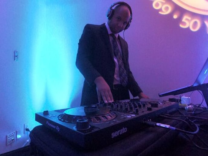 Gallery photo 1 of Pro DJ Entertainment