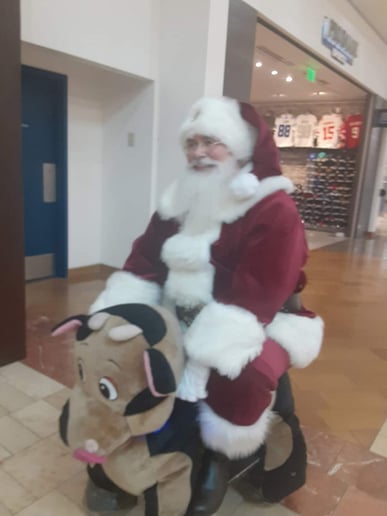 Gallery photo 2 of Fox River Santa