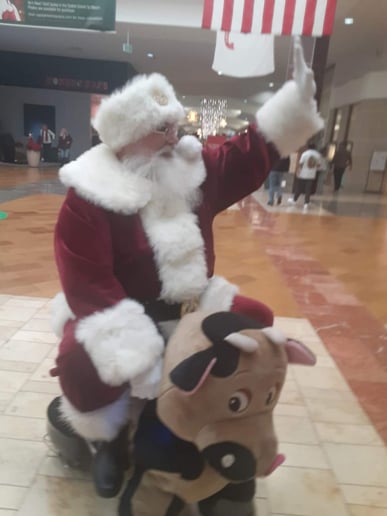 Gallery photo 3 of Fox River Santa