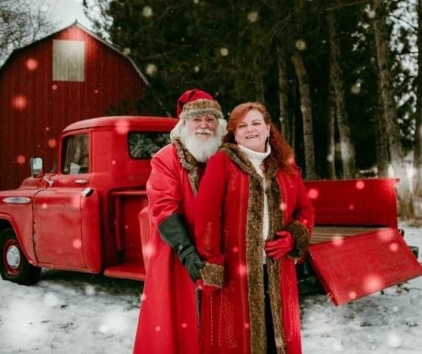 Gallery photo 1 of Fox Valley Santa