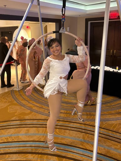 Gallery photo 5 of Francesca - Aerial Performer
