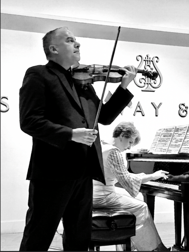 Gallery photo 5 of Francisco Violinist/Strings Ensembles