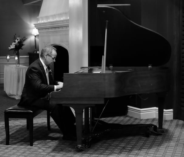 Gallery photo 4 of Frank Bielski, Pianist