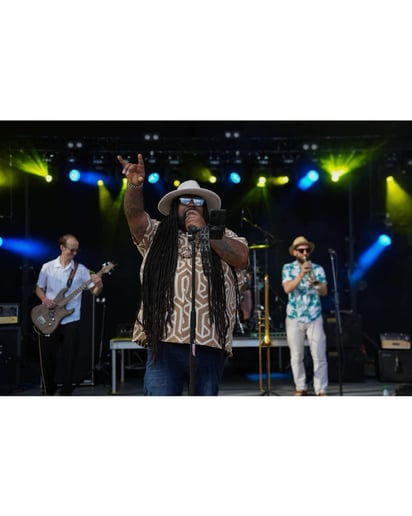 Gallery photo 1 of Frank Grant and The Feelin