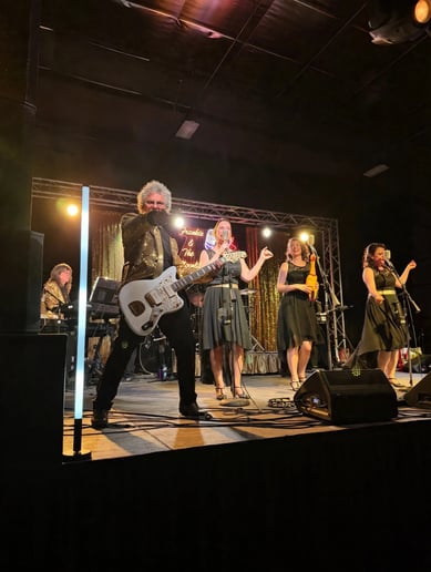 Gallery photo 34 of Frankie & The Moonlighters