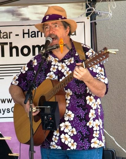 Gallery photo 3 of Fred Thomke - Singing Guitarist